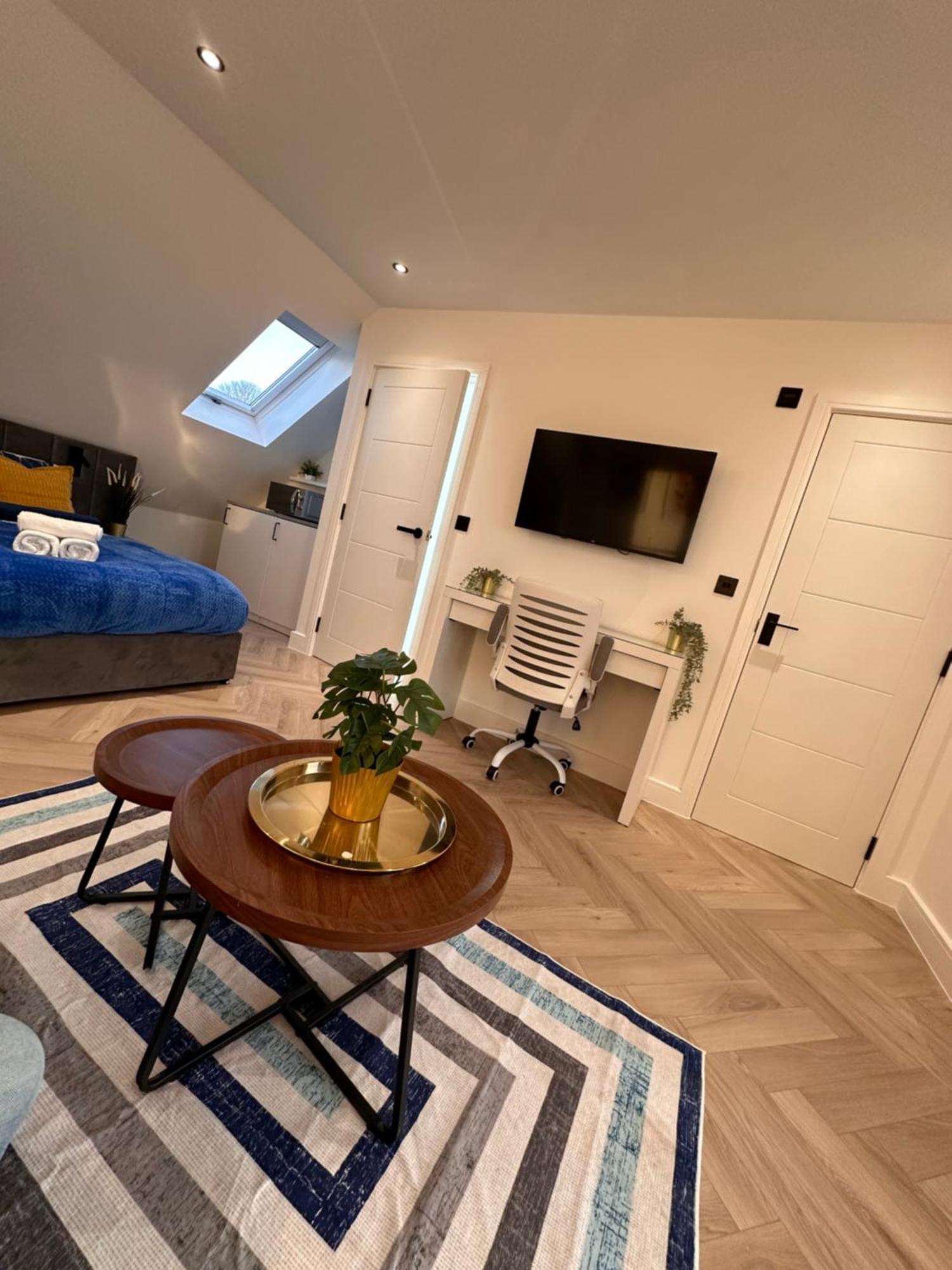 R5 - Luxury Private Ensuite Self-Contained Room - Newly Renovated Halesowen Bagian luar foto